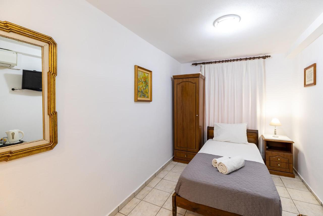 Achilleas Pension Hidra Exterior foto