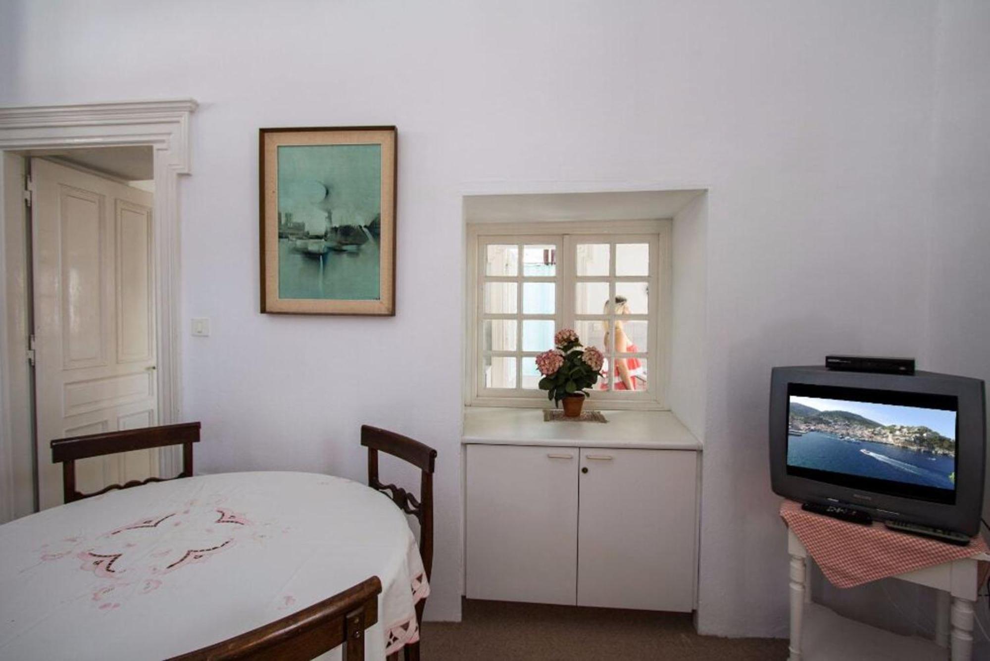 Achilleas Pension Hidra Exterior foto