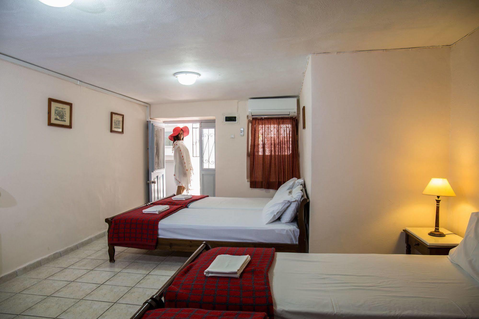 Achilleas Pension Hidra Exterior foto